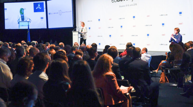 10 Fully Funded Conferences Students Can Attend for Free