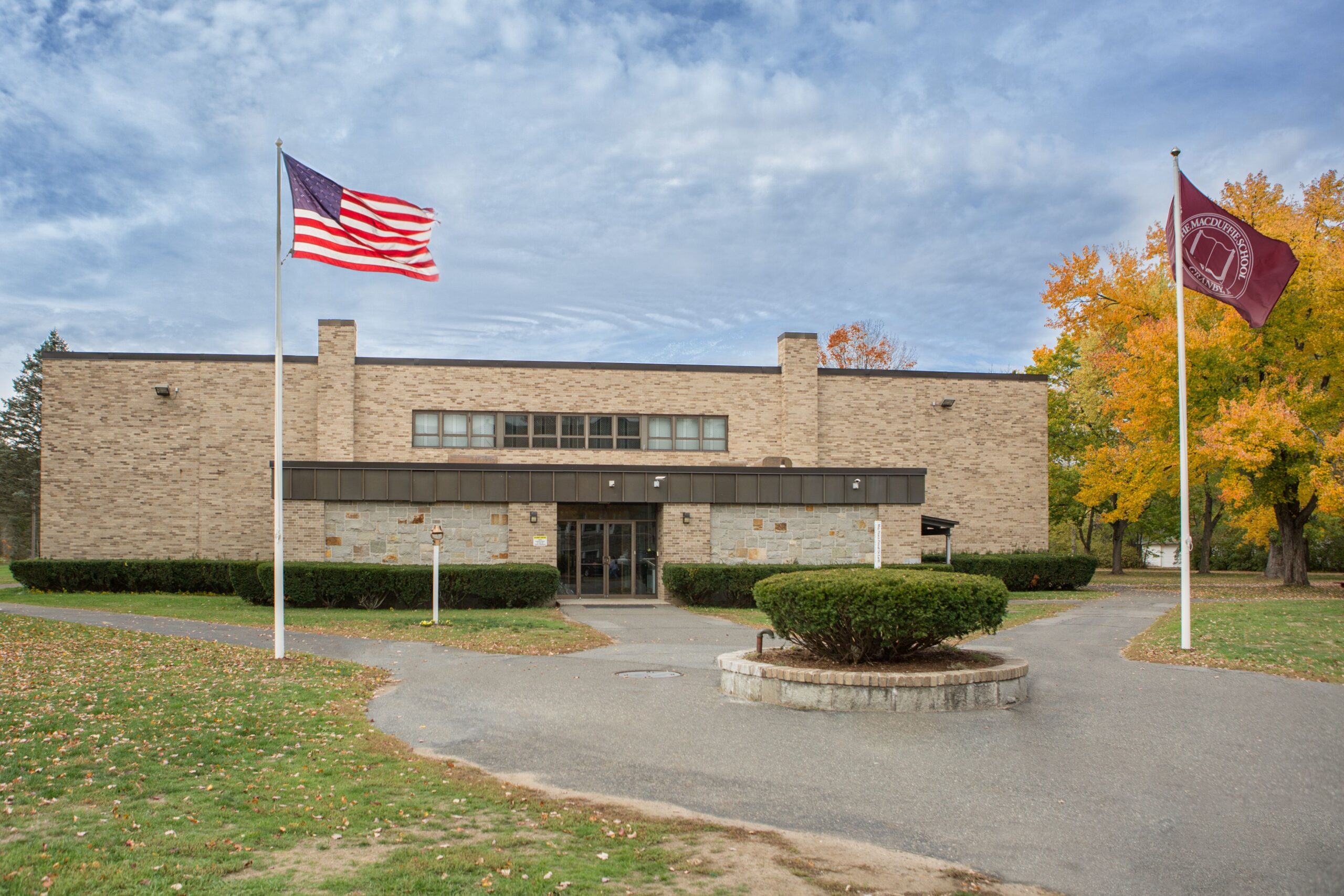 US university campus building with American flag, representing the Fulbright Foreign Student Program 2027